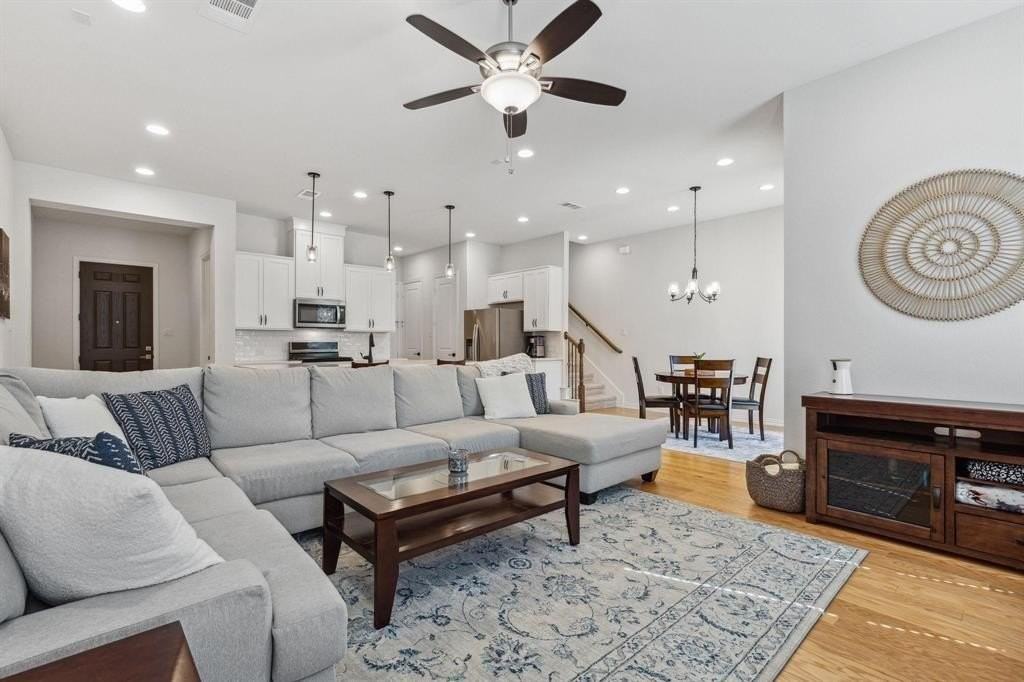 17709 Agave Ln - Photo 3 of 33