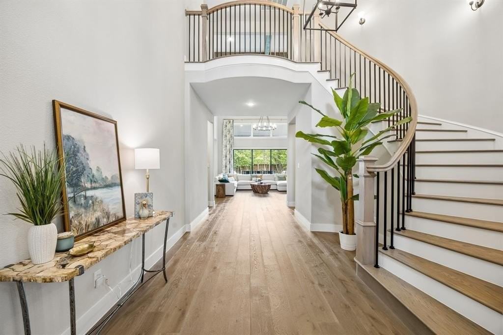 12108 Fieldwood Ln - Photo 2 of 40