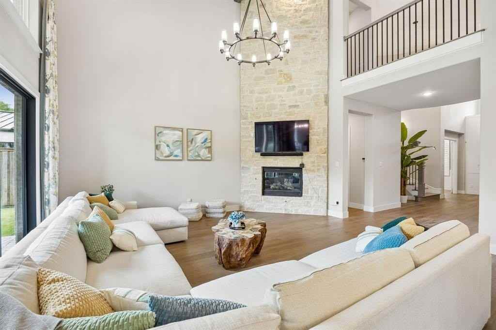 12108 Fieldwood Ln - Photo 7 of 40