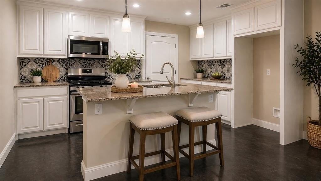 212 E Walker St - Photo 2 of 12