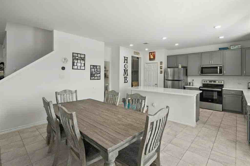 2800 Weston Rd - Photo 7 of 25