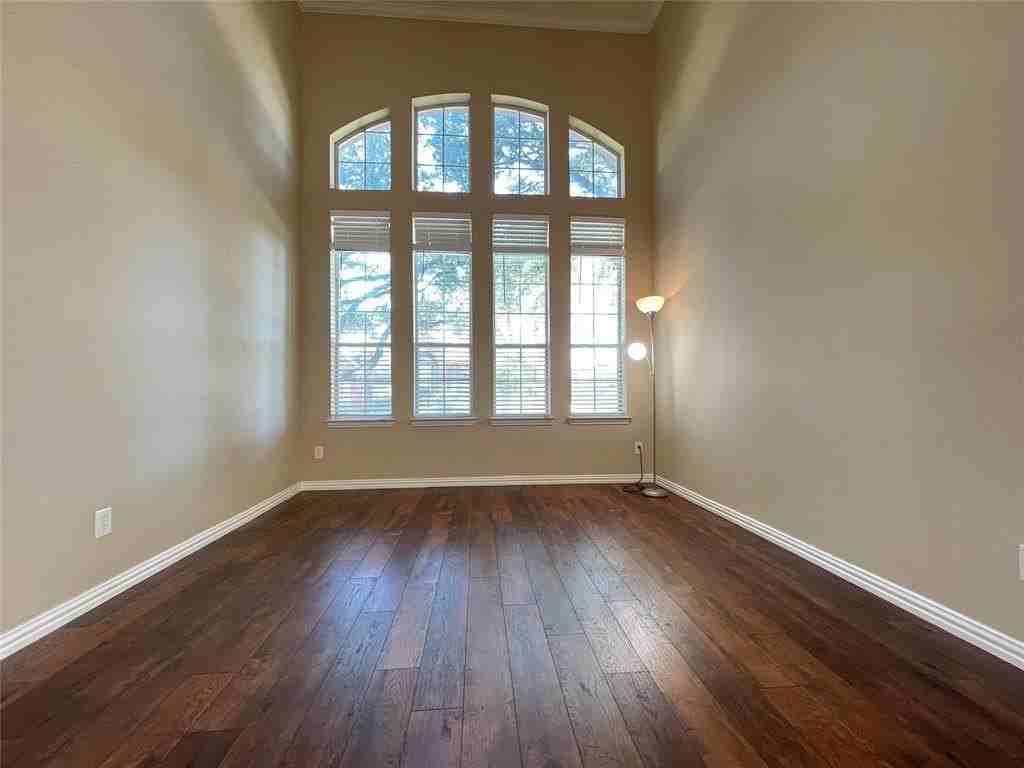 4100 Eastleigh Dr - Photo 5 of 34