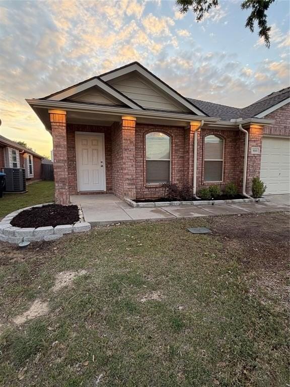 8105 Hennessey Trl - Photo 4 of 32