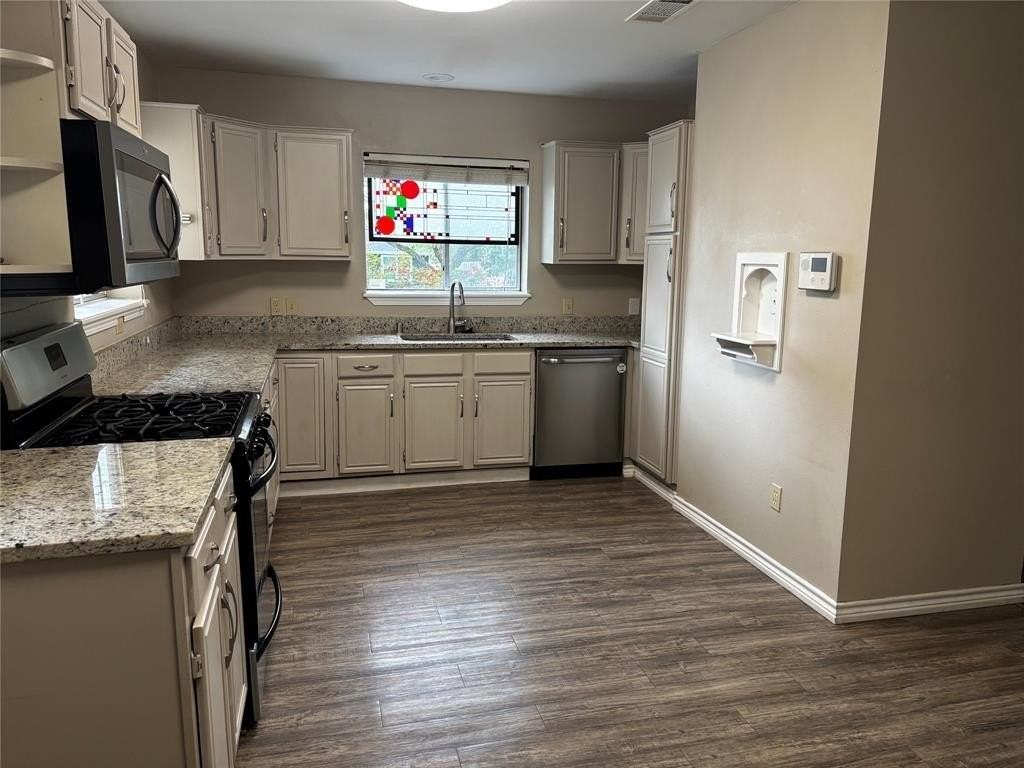 816 E Texas St - Photo 6 of 12