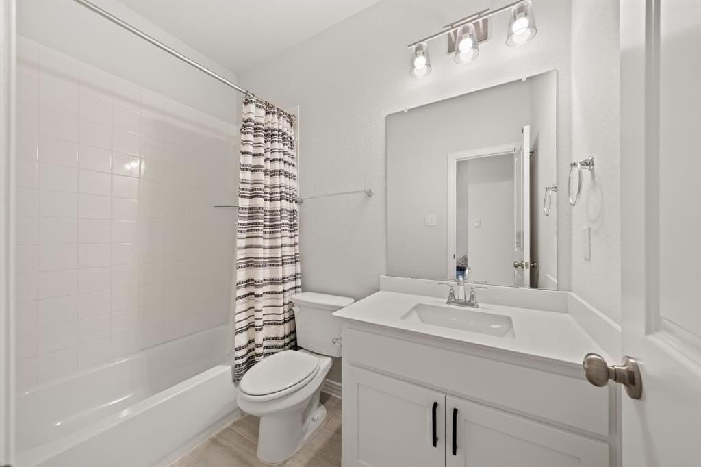 549 Cedarwood St - Photo 5 of 24