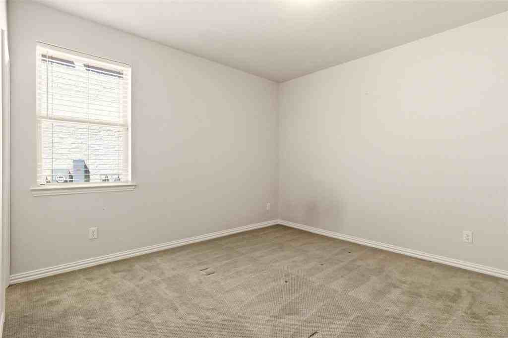 549 Cedarwood St - Photo 6 of 24