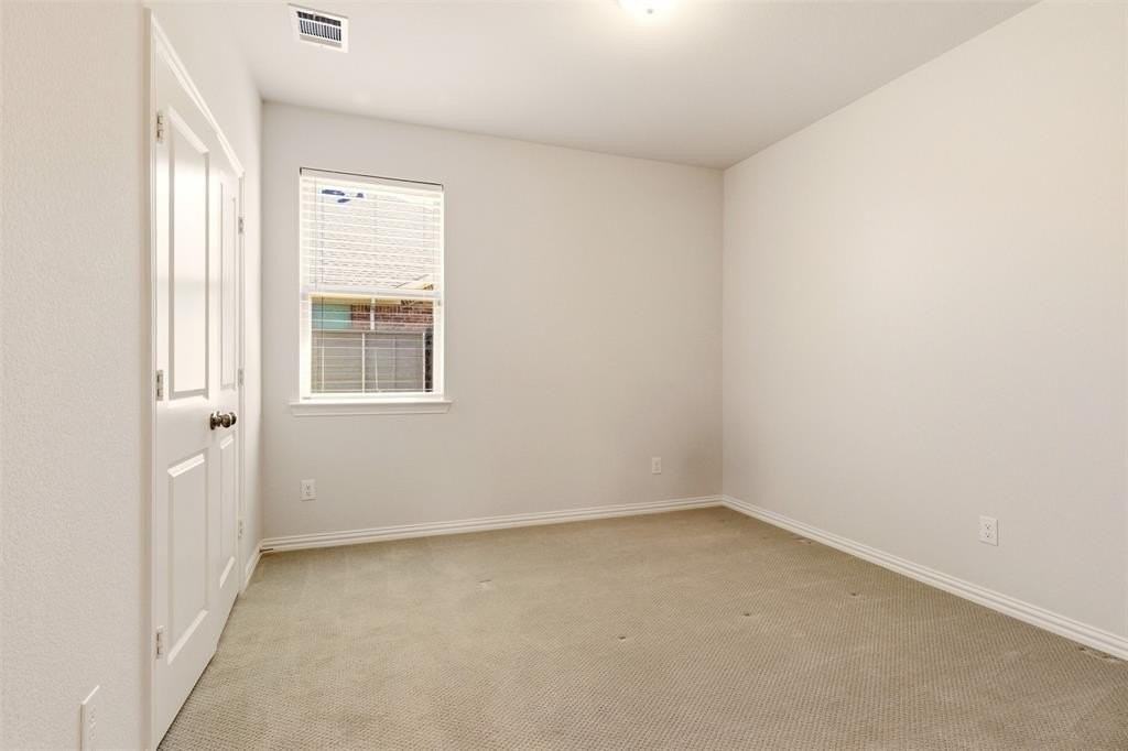 549 Cedarwood St - Photo 7 of 24