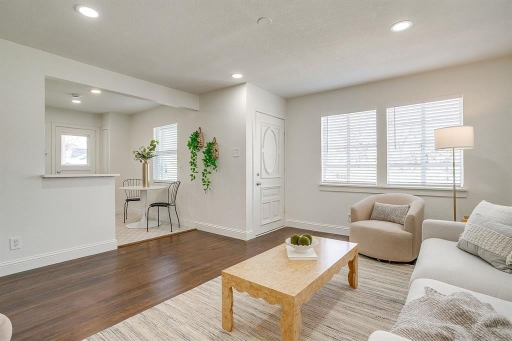 4413 Wellesley Ave - Photo 2 of 17