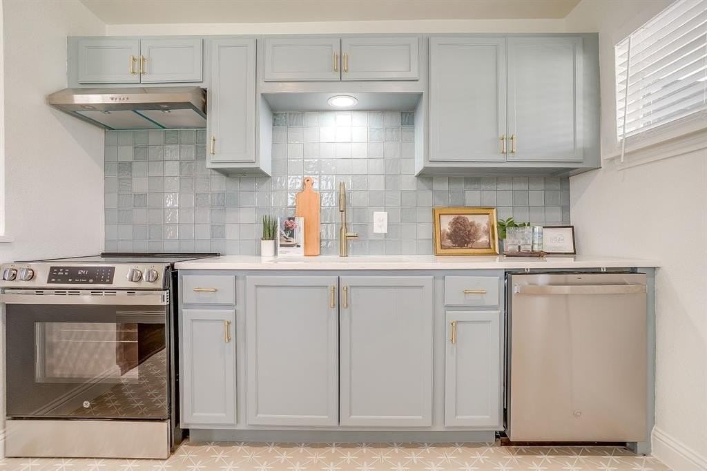 4413 Wellesley Ave - Photo 6 of 17