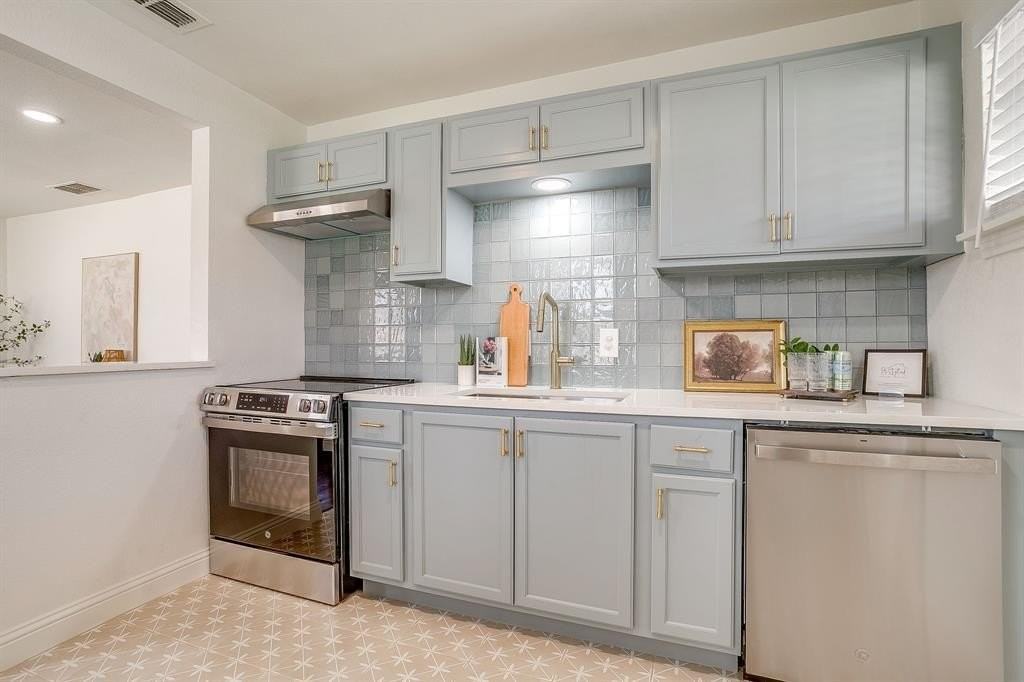 4413 Wellesley Ave - Photo 7 of 17