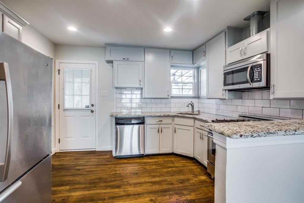 3147 Hedgerow Dr - Photo 7 of 22