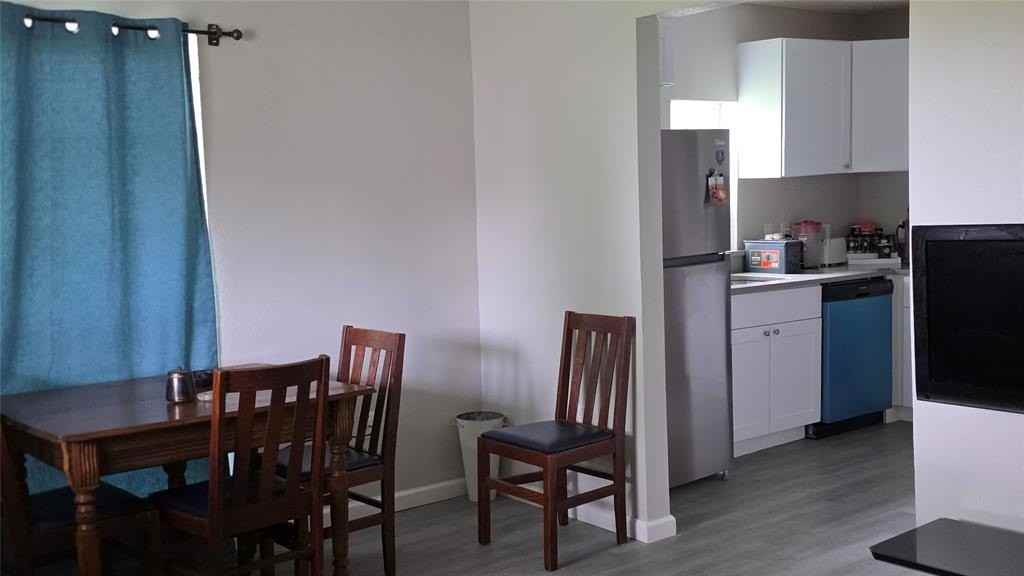 1624 Cedar St - Photo 3 of 8