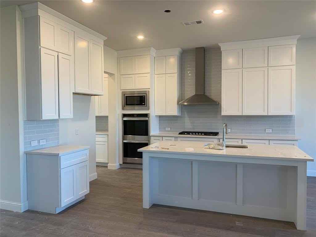 216 Lake Forest Trl - Photo 3 of 9