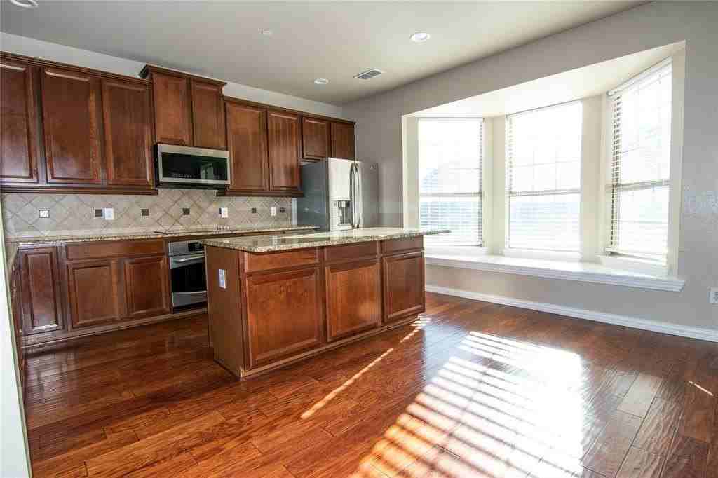 2557 Jacobson Dr - Photo 2 of 32