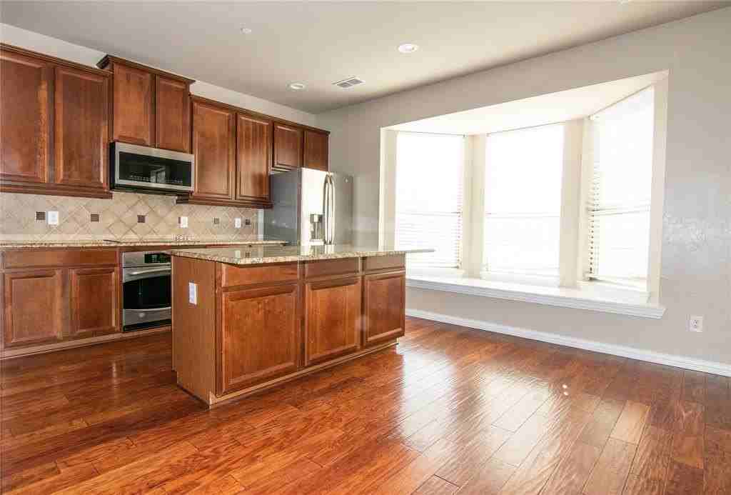 2557 Jacobson Dr - Photo 3 of 32