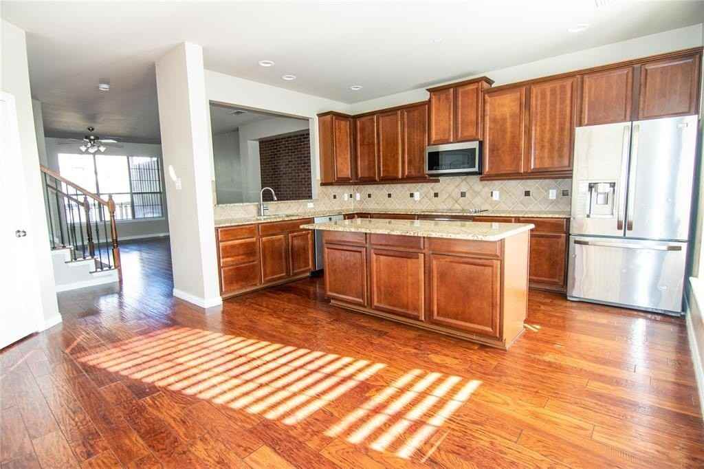 2557 Jacobson Dr - Photo 4 of 32