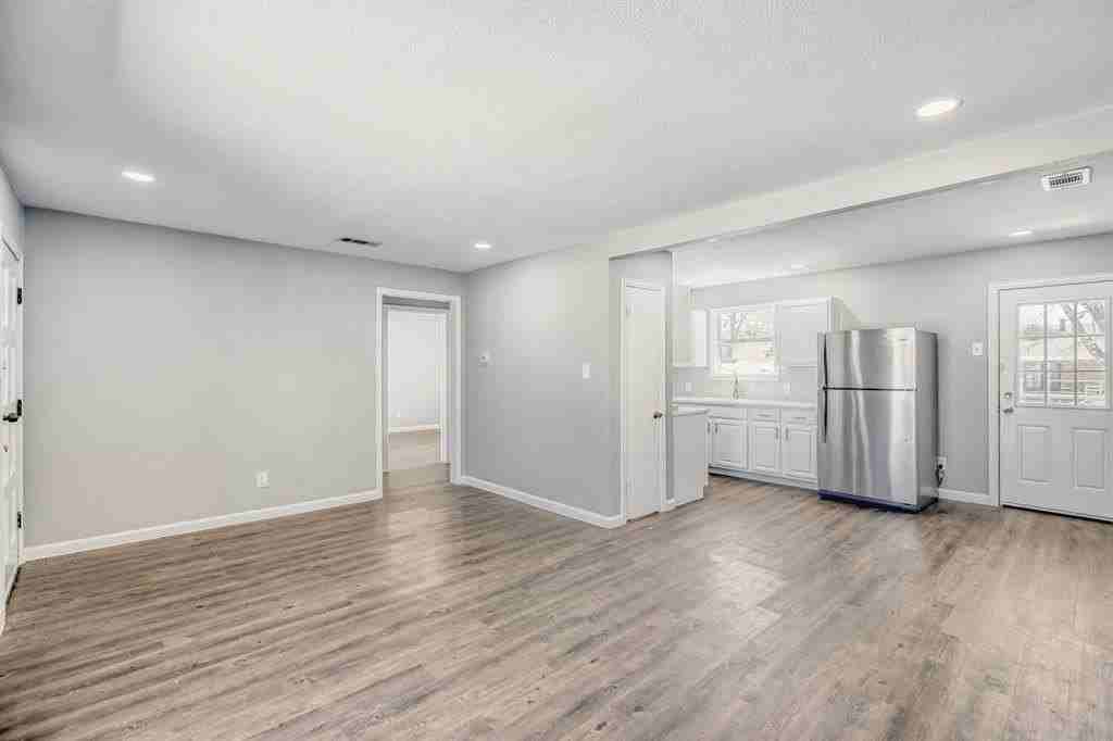 904 21st St - Photo 6 of 33