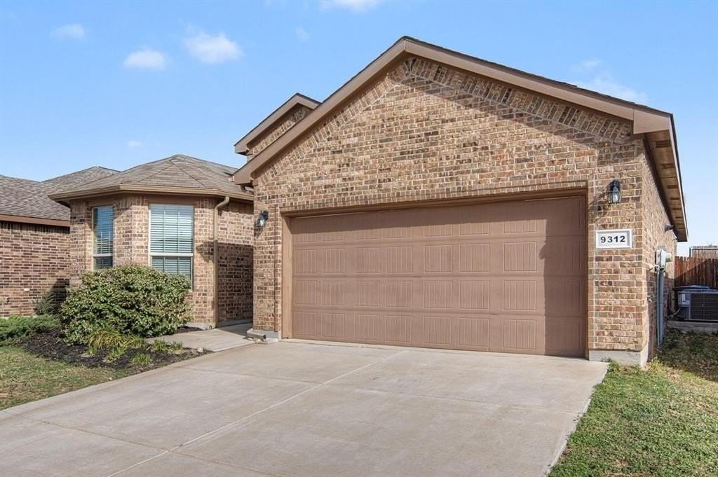 9312 Belle River Trl - Photo 2 of 23