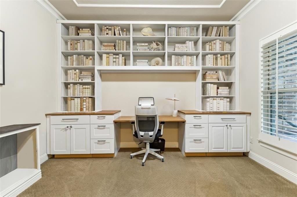 13714 Countrybrook Dr - Photo 3 of 40