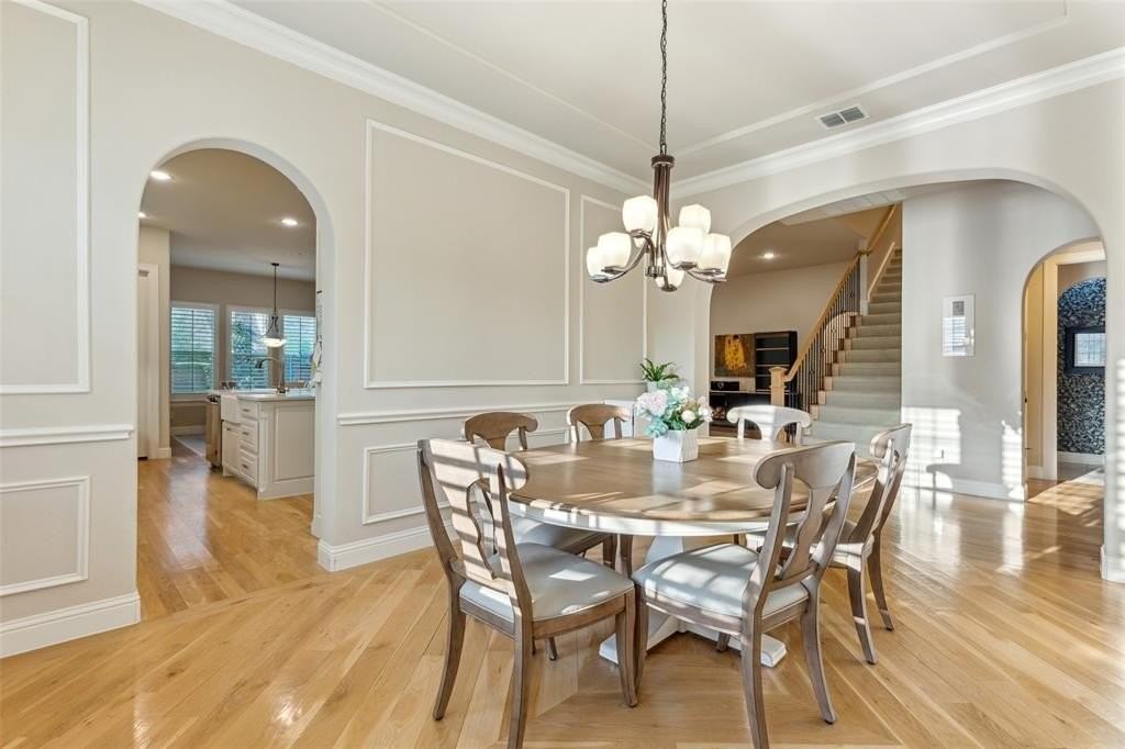 13714 Countrybrook Dr - Photo 4 of 40