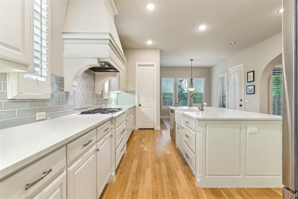 13714 Countrybrook Dr - Photo 5 of 40