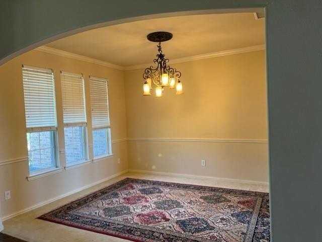 321 Greenfield Dr - Photo 4 of 21