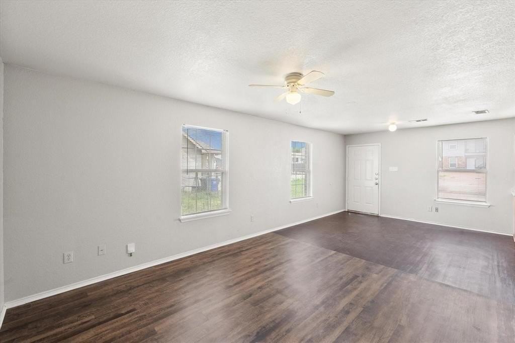 404 Kings Way Dr - Photo 6 of 18