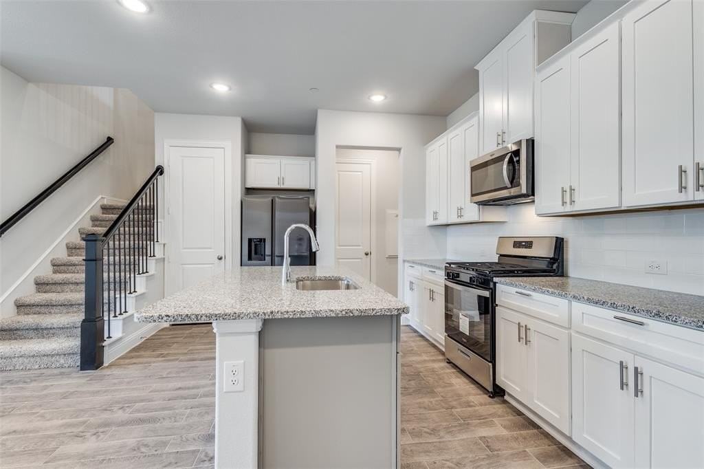 528 Hutchinson Ln - Photo 4 of 12