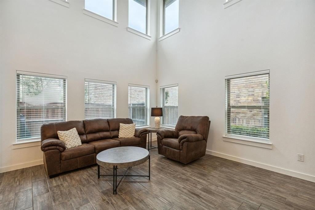 2756 Starburst - Photo 4 of 26