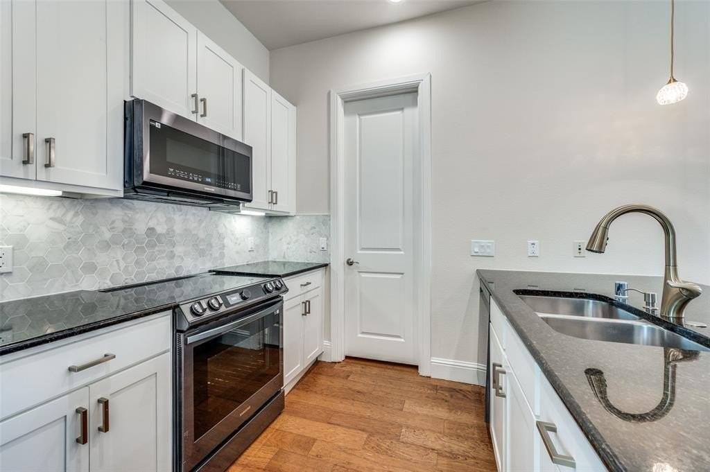 5916 Hudson St #10 - Photo 7 of 21