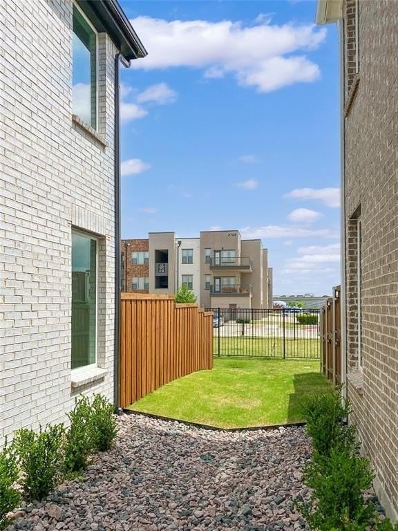 3740 Pierce Ln - Photo 3 of 40