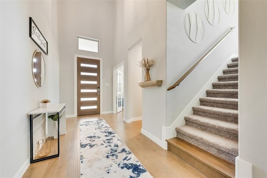 211 Coyote Creek Dr - Photo 2 of 31