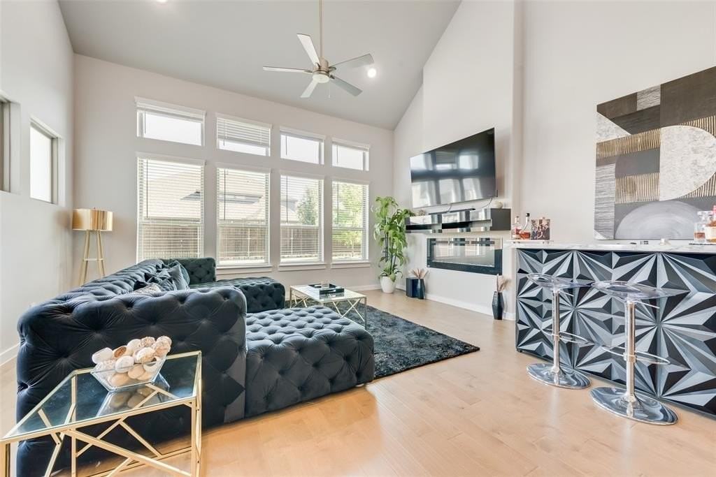 211 Coyote Creek Dr - Photo 4 of 31