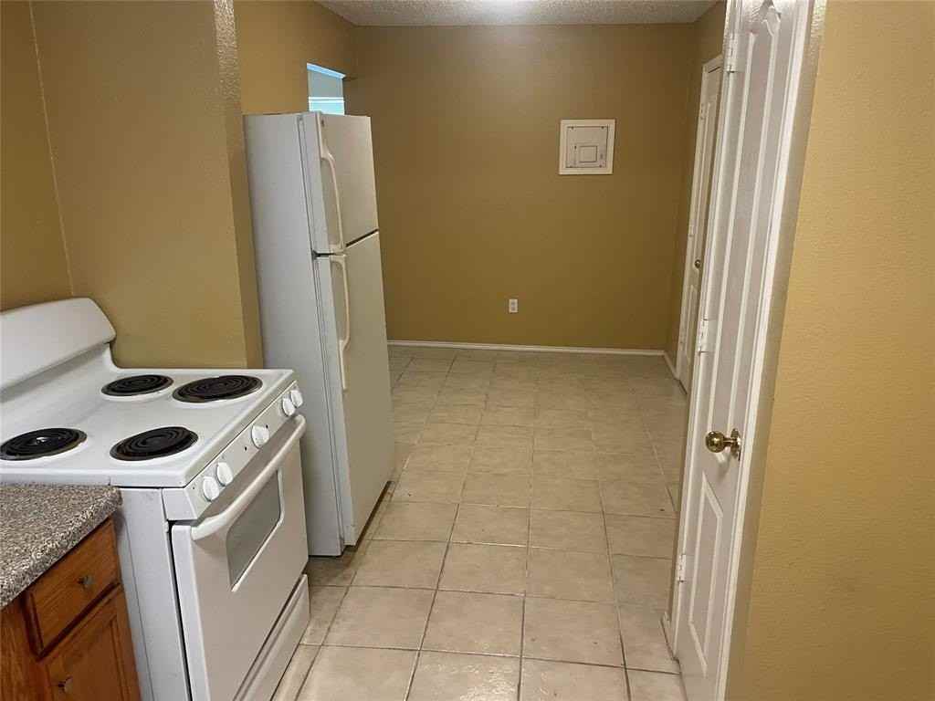 908 N Zang Blvd #A - Photo 5 of 11