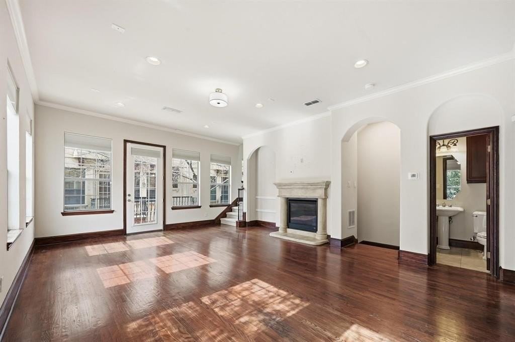 1020 Pavillion St - Photo 5 of 35