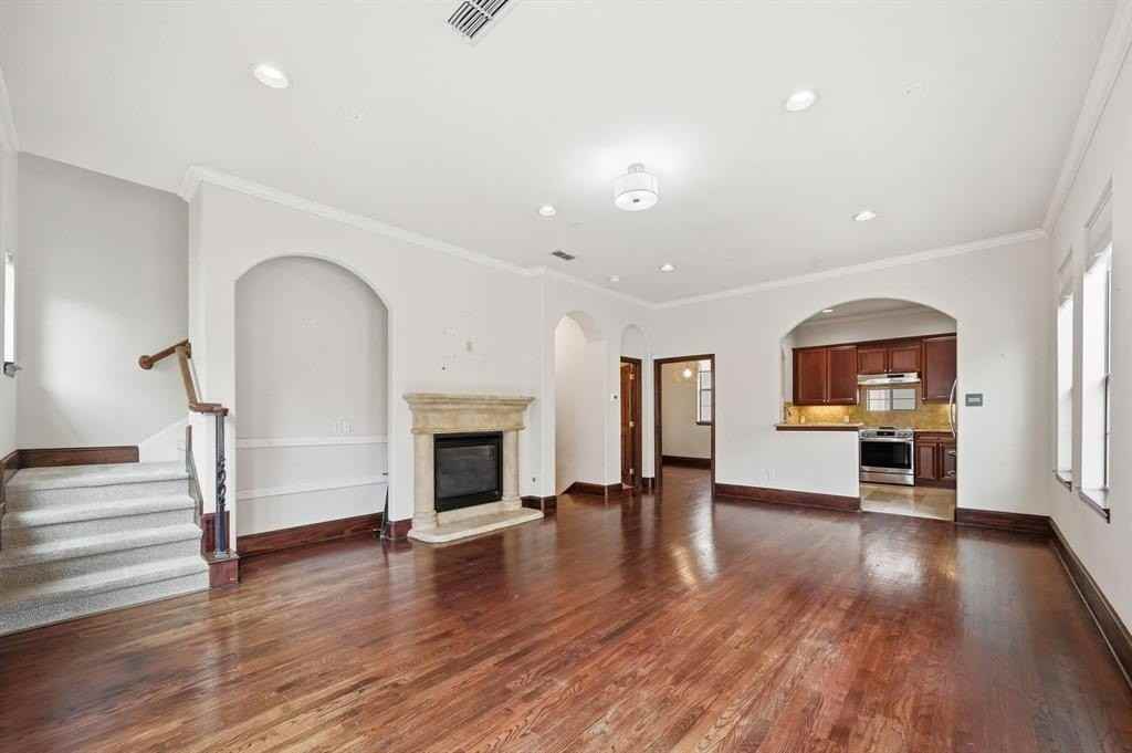 1020 Pavillion St - Photo 6 of 35