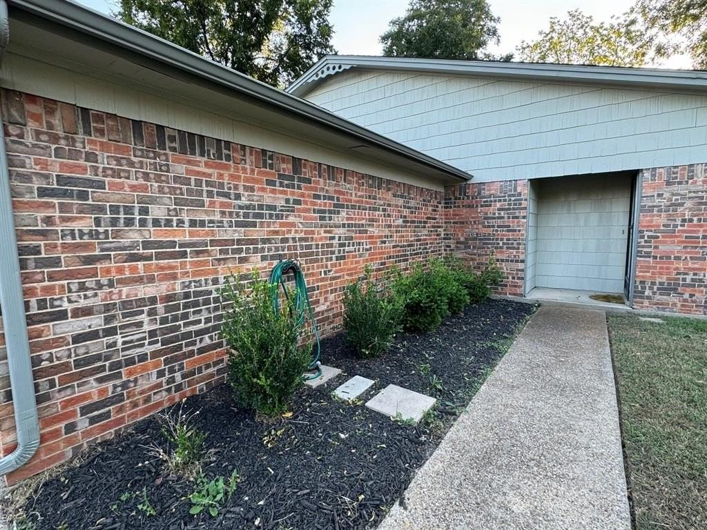 11919 Averette Ct - Photo 3 of 16