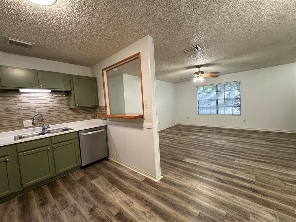 11919 Averette Ct - Photo 5 of 16