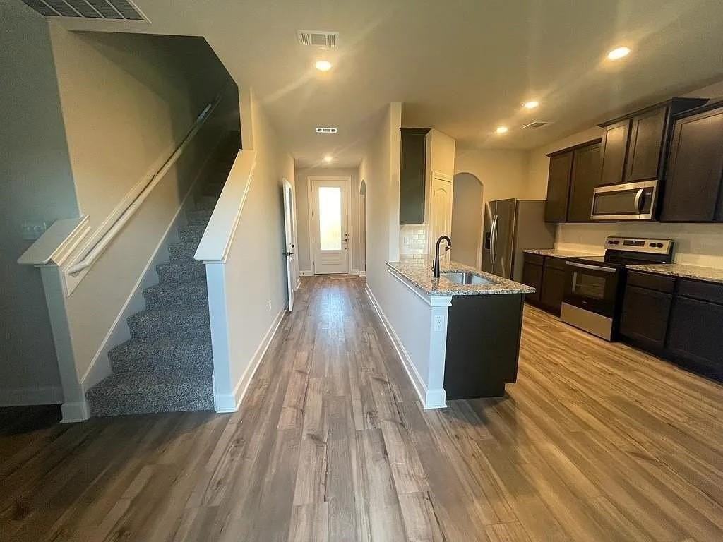 312 Lone Wolf Trl - Photo 5 of 32