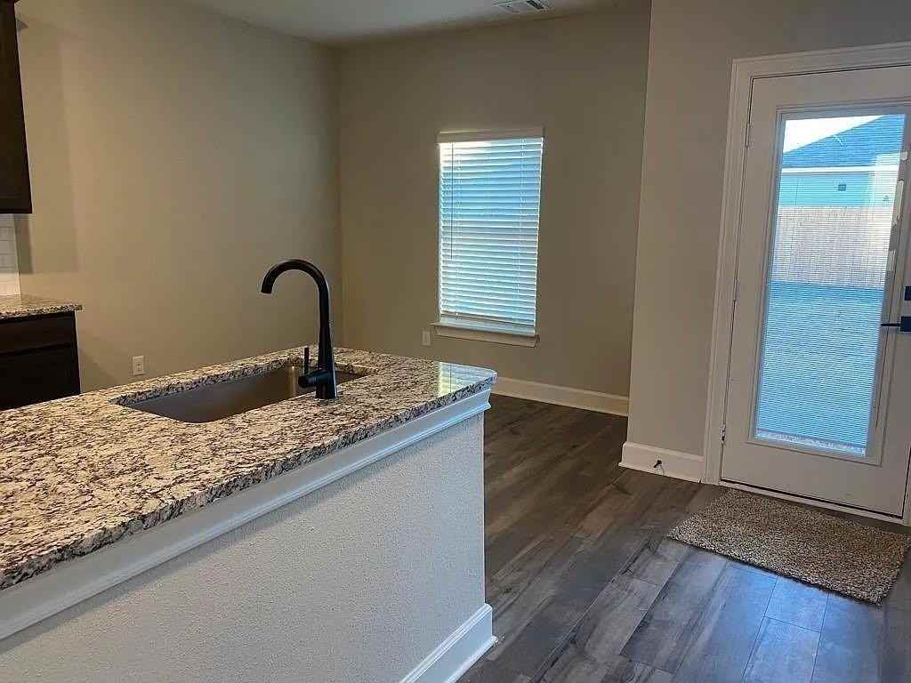 312 Lone Wolf Trl - Photo 6 of 32