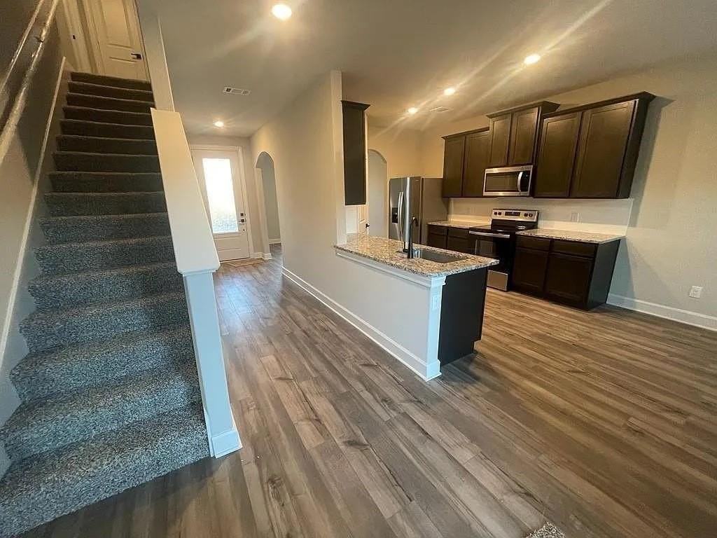 312 Lone Wolf Trl - Photo 7 of 32