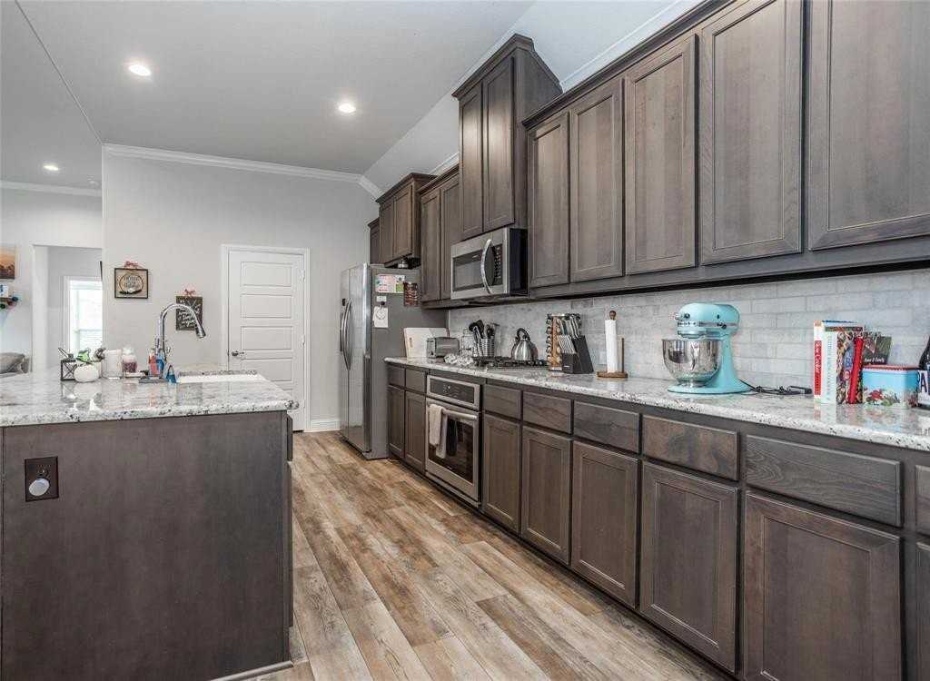 904 Parkside Dr - Photo 5 of 18