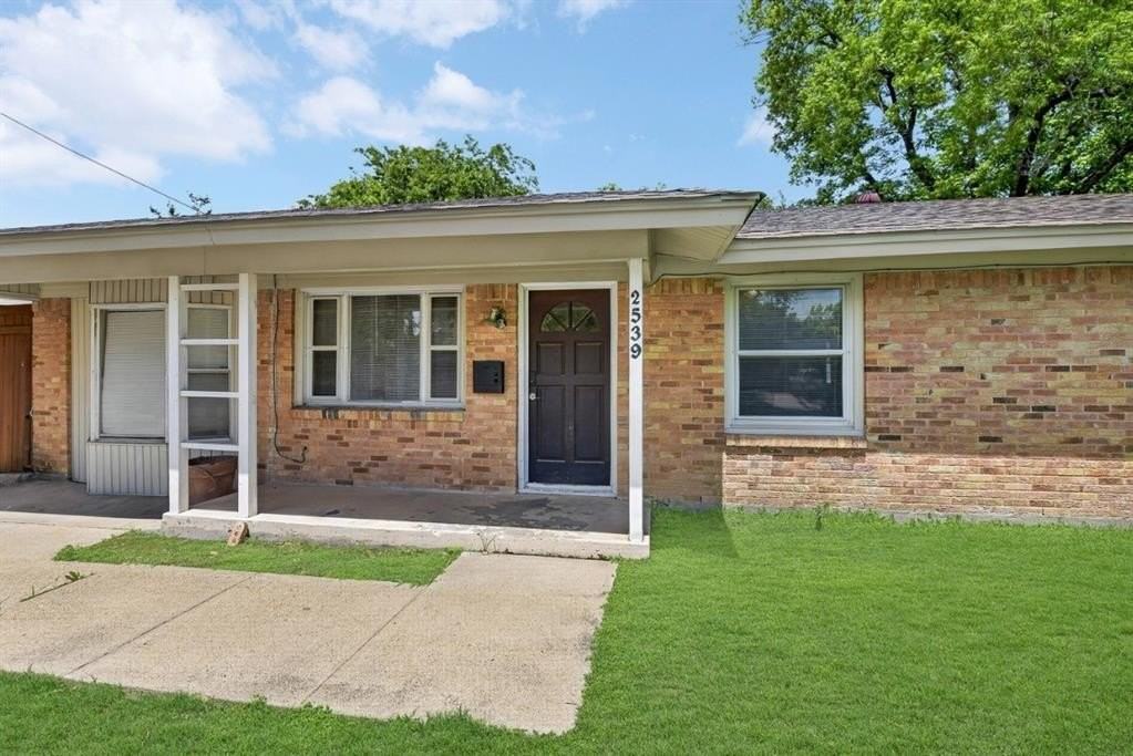 2539 Hillsboro Ave - Photo 2 of 26