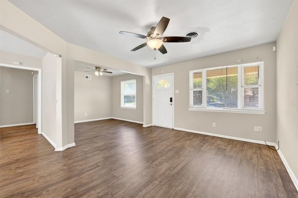 2539 Hillsboro Ave - Photo 7 of 26