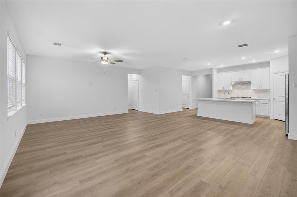 1429 Arciones Rd - Photo 5 of 34