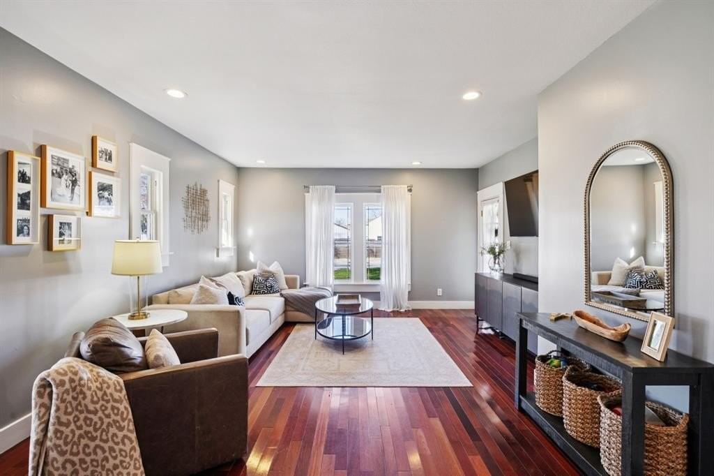 704 Williams St - Photo 4 of 33