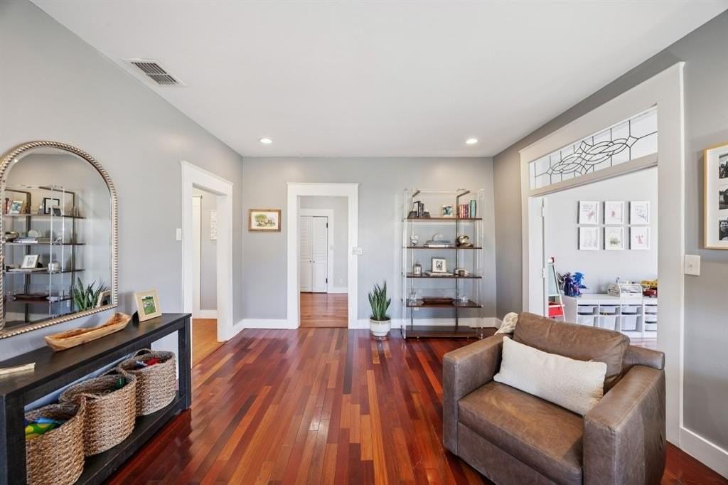 704 Williams St - Photo 6 of 33