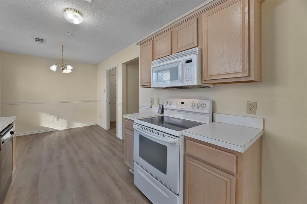 1029 Kory Dr - Photo 5 of 21