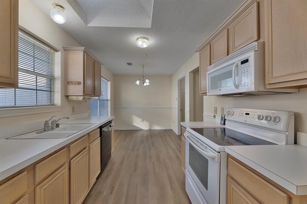 1029 Kory Dr - Photo 6 of 21