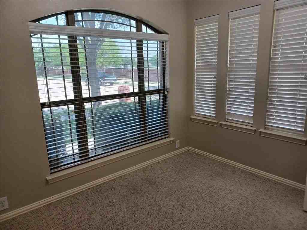 664 Vickie St - Photo 4 of 31